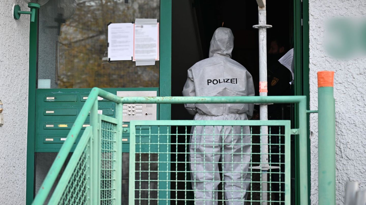 Die drei Toten wurden in einem Haus im Stuttgarter Stadtteil Feuerbach entdeckt. (Archivbild) Foto: Bernd Weißbrod/dpa