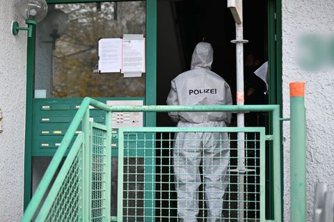 Die drei Toten wurden in einem Haus im Stuttgarter Stadtteil Feuerbach entdeckt. (Archivbild) Foto: Bernd Weißbrod/dpa