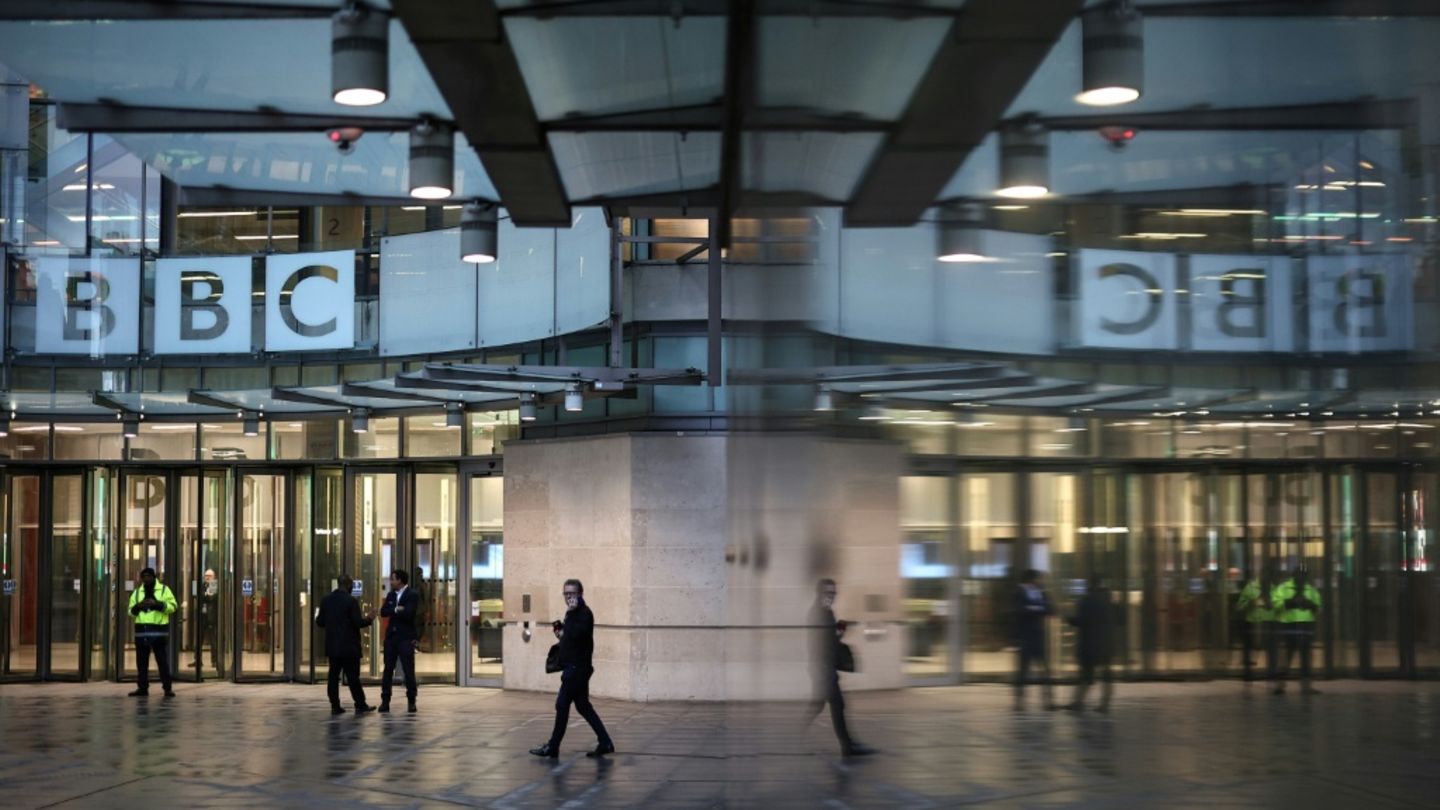 Druck auf BBC wegen irreführender Doku wächst: Sender will Brief von Trump prüfen