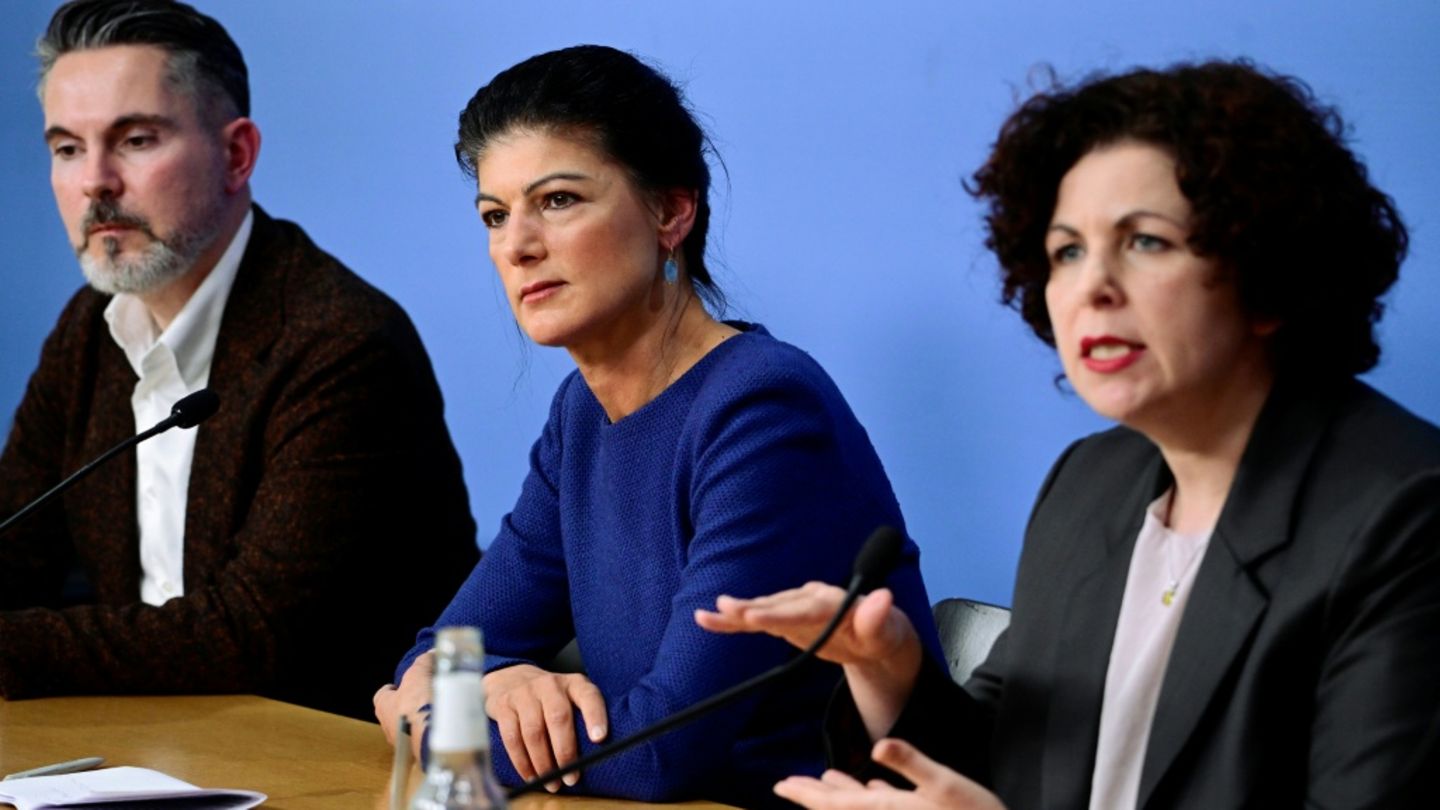 Wagenknecht gibt BSW-Vorsitz an de Masi ab - bleibt aber in Partei aktiv