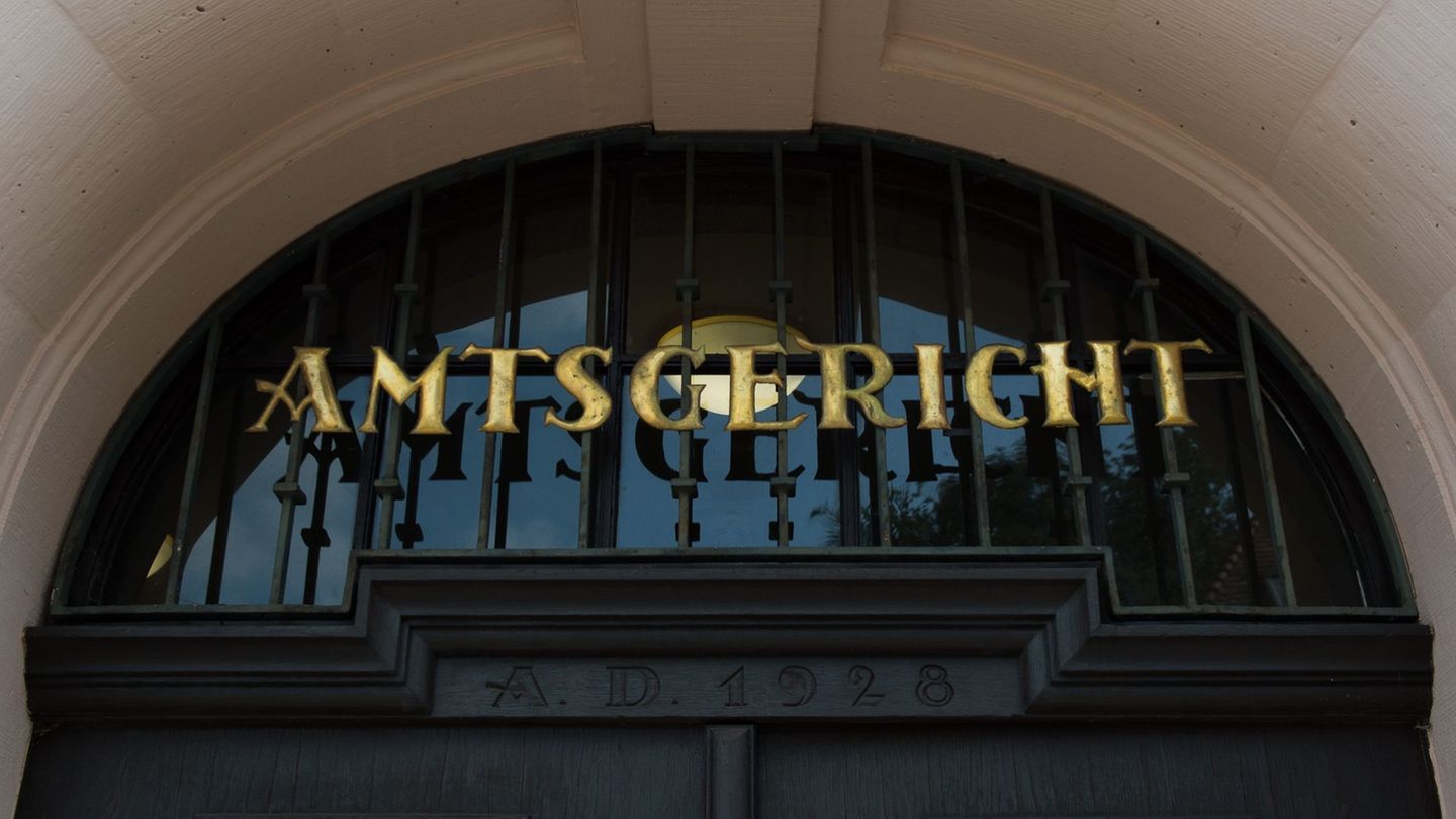 Das Gericht sprach den Angeklagten vom Vorfurf der fahrlässigen Tötung frei. (Archivbild) Foto: picture alliance / Swen Pförtner