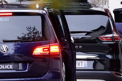 Nicolas Sarkozy war am 10. November kurz dabei zu sehen, wie er aus einem Wagen vor seinem Zuhause aussteigt.