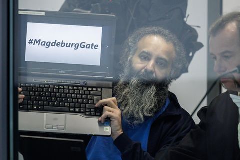 Taleb A., der Attentäter vom Weihnachtsmarkt in Magdeburg, beim Auftakt des Prozesses gegen ihn