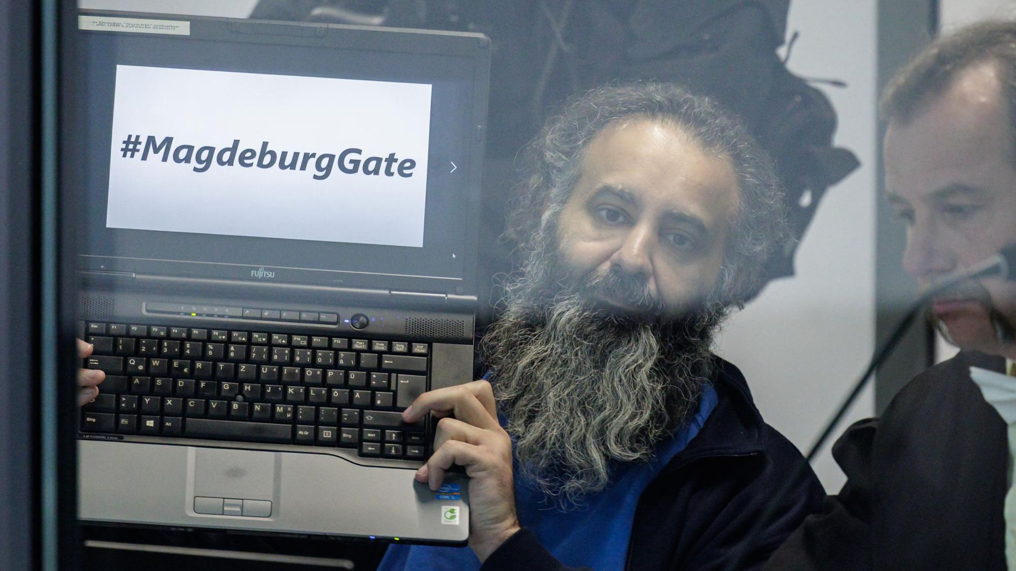 Taleb A., der Attentäter vom Weihnachtsmarkt in Magdeburg, beim Auftakt des Prozesses gegen ihn