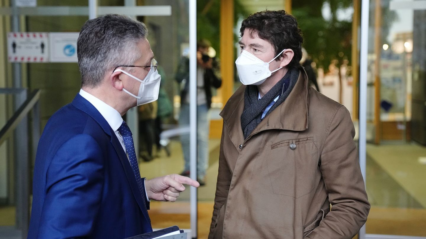 Der frühere Präsident des Robert Koch-Institutes (RKI), Lothar Wieler und der Virologe Christian Drosten sagen im Thüringer Coro