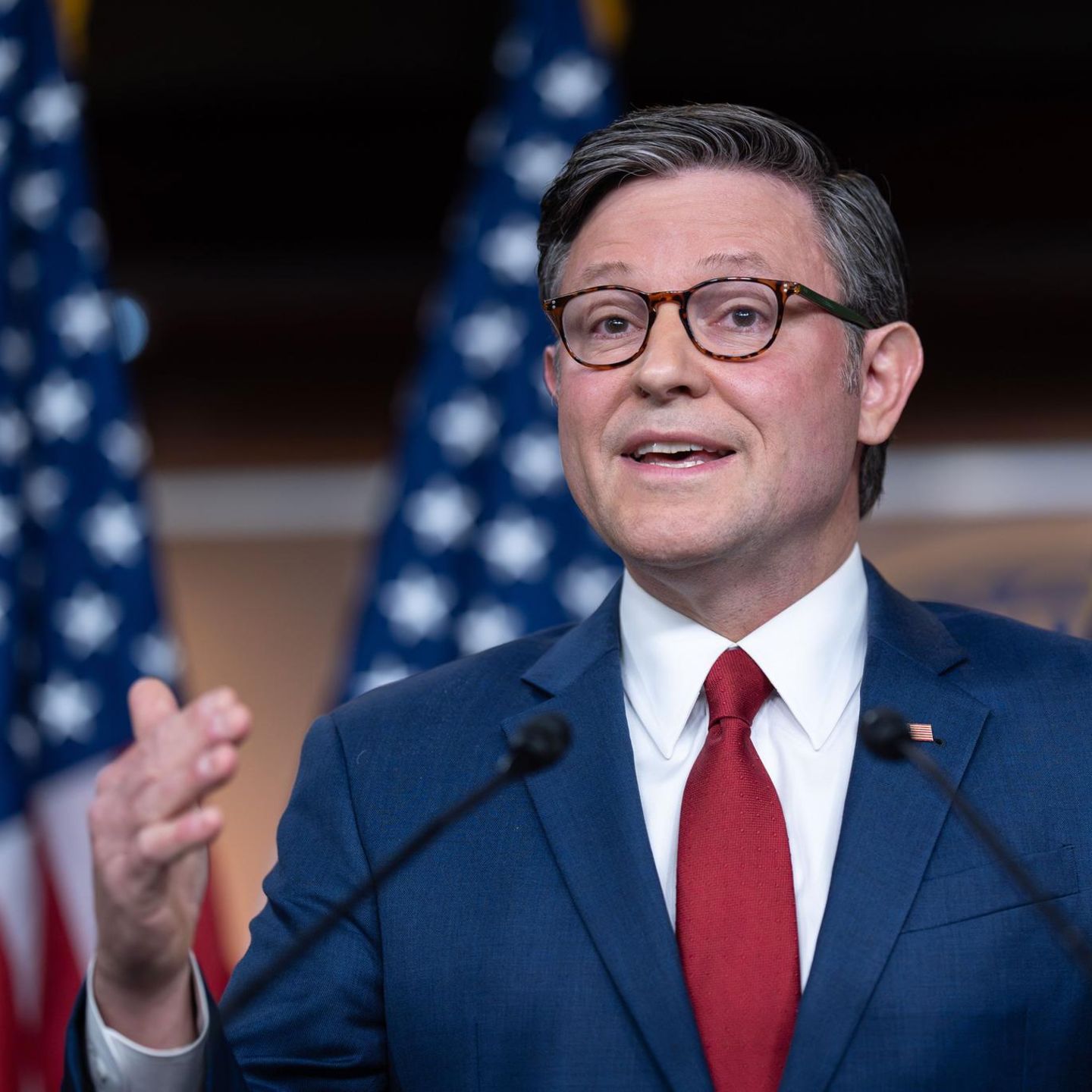 Der Sprecher des US-Repräsentantenhauses, der Republikaner Mike Johnson, gibt eine Erklärung ab