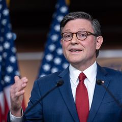 Der Sprecher des US-Repräsentantenhauses, der Republikaner Mike Johnson, gibt eine Erklärung ab
