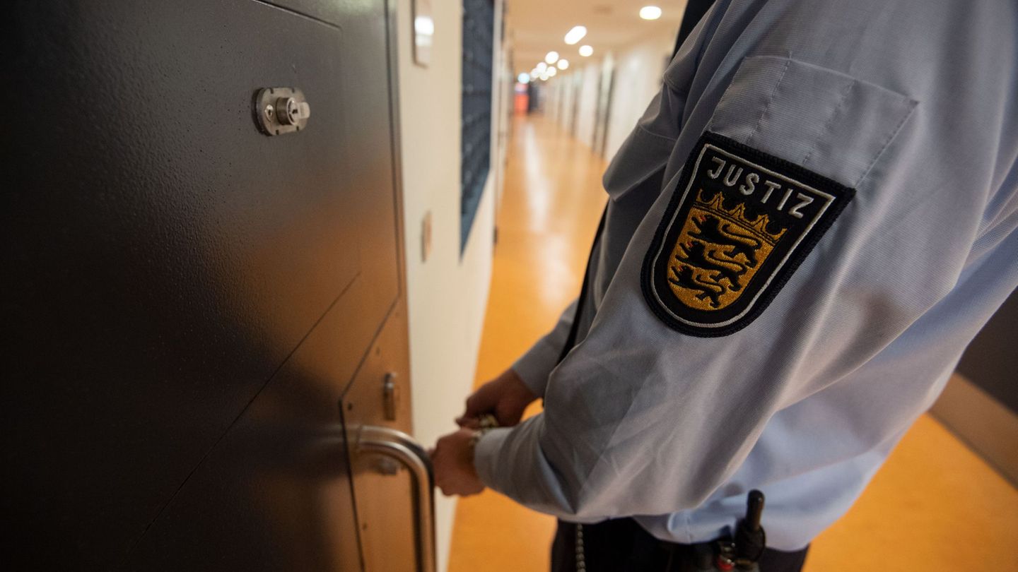 Die große Mehrheit der Justizvollzugsbeamten halte sich an die Regeln, meint der Landeschef des Bunds der Strafvollzugsbedienste