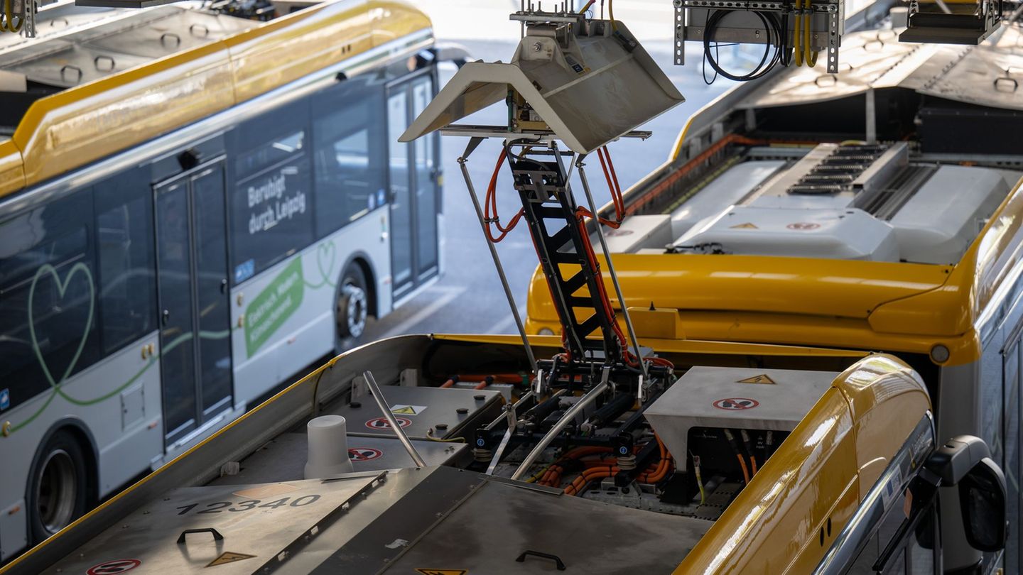 In Landsberg treffen sich viele Busunternehmen aus Sachsen, Sachsen-Anhalt und Thüringen zu den 20. Mitteldeutschen Omnibustagen