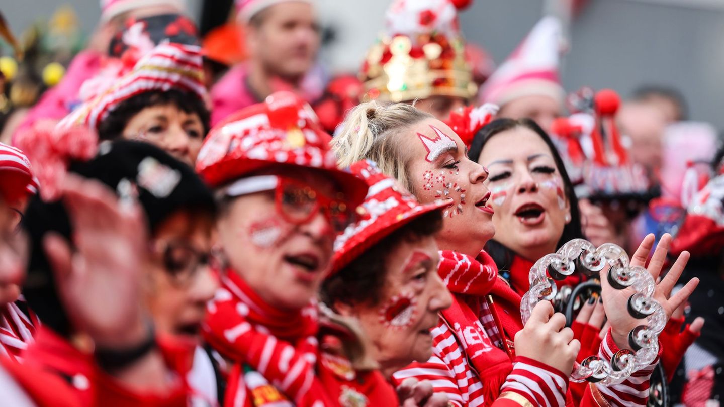 Besonders groß wird der Karnevalsauftakt traditionell in Köln gefeiert. (Archivbild) Foto: Oliver Berg/dpa