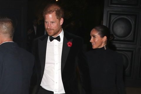 Bereit für die James-Bond-Party zu Kris Jenners 70. Geburtstag: Prinz Harry erschien in einem schwarzen Smoking, Herzogin Megh