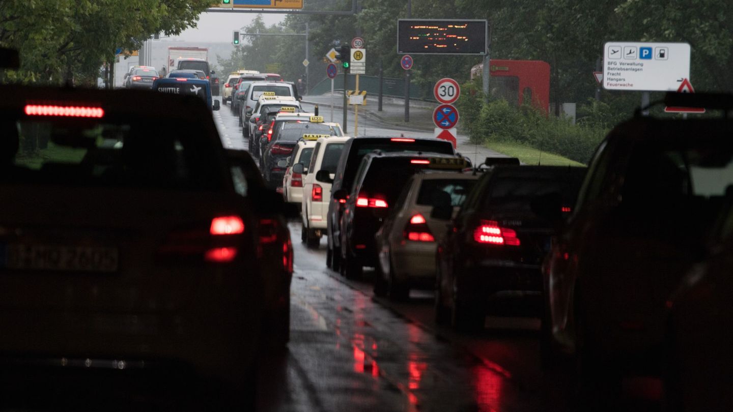 Notfallübung: Autobahntunnel Flughafen Tegel nach Übung wieder offen