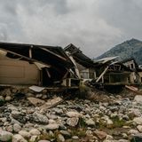 Diese Häuser im Dorf Kilembe wurden von herunterfallenden Gesteinsbrocken zerstört
