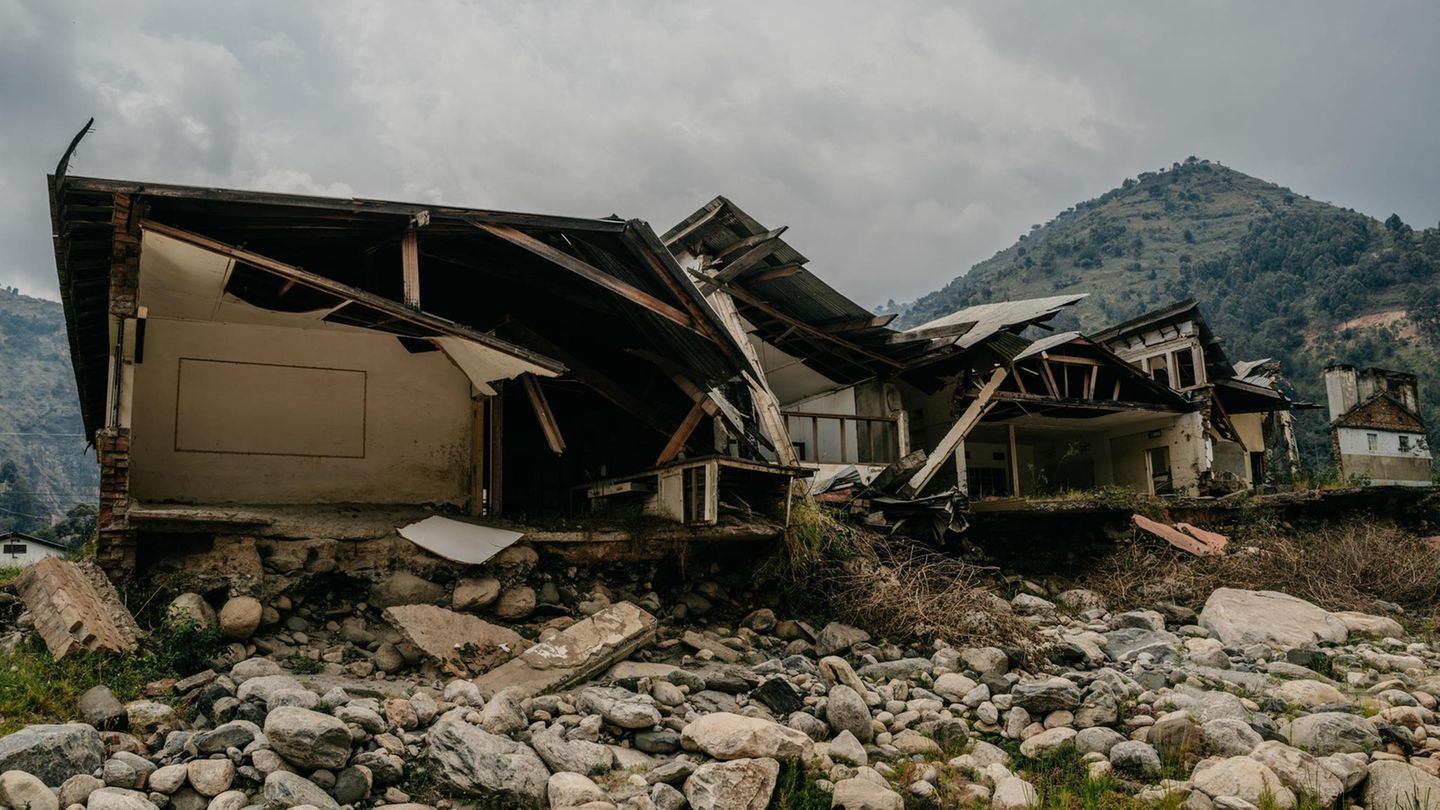 Diese Häuser im Dorf Kilembe wurden von herunterfallenden Gesteinsbrocken zerstört