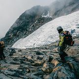 Bedächtiger Abstieg vom Margherita-Gletscher in Uganda: Vor hundert Jahren war der Fels hier noch komplett von Eis bedeckt