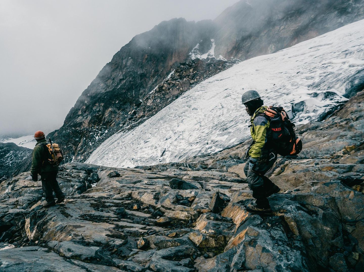 Bedächtiger Abstieg vom Margherita-Gletscher in Uganda: Vor hundert Jahren war der Fels hier noch komplett von Eis bedeckt