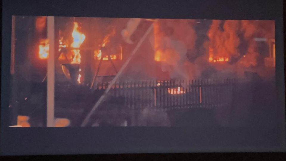 Der Capsule 3 bei Nacht