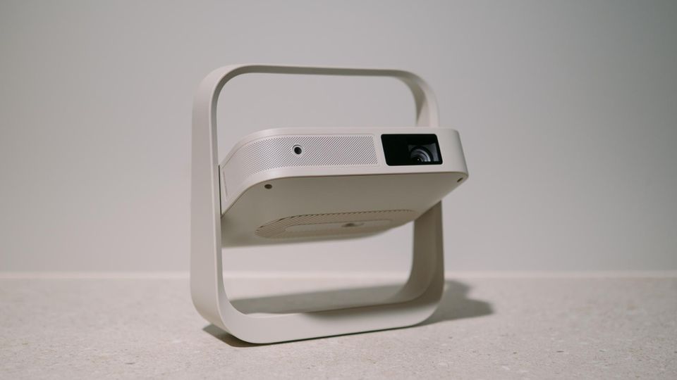 Der Elfin Flip steht auf einem Tisch