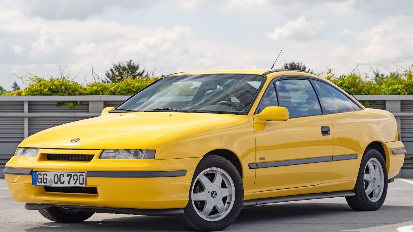 Opel Calibra in gelb