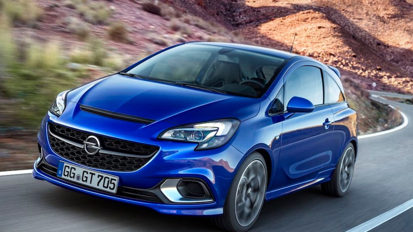 Opel Corsa OPC Modell auf der Straße