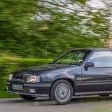 Schwarzes Opel Astra GSi Modell