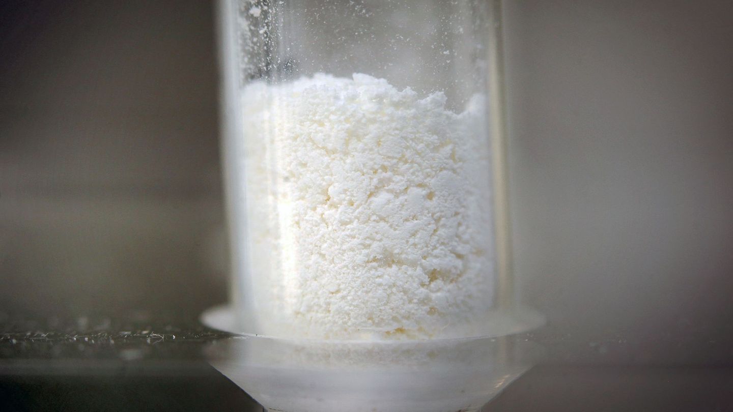 Die Bande soll unter anderem Amphetamin-Drogen produziert haben. (Symbolbild) Foto: Fredrik von Erichsen/dpa