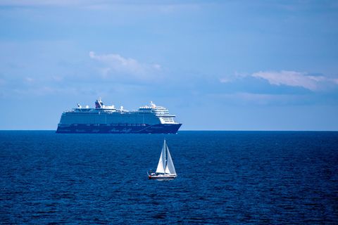 Laut Tui Cruises befanden sich an Bord des havarierten Bootes mehr als 50 Passagiere des Kreuzfahrtschiffes "Mein Schiff 1" (Sym