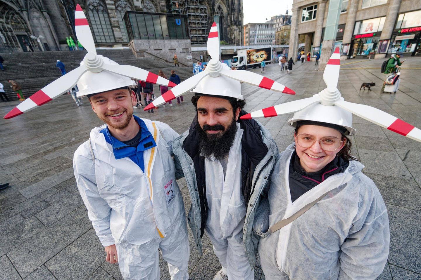 Diese Studenten verkleideten sich als Windräder