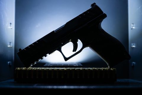 Unbekannte Täter haben einen Waffenschrank mit mehreren Schusswaffen aus einem Haus in der Oberpfalz gestohlen (Symbolbild). Fot