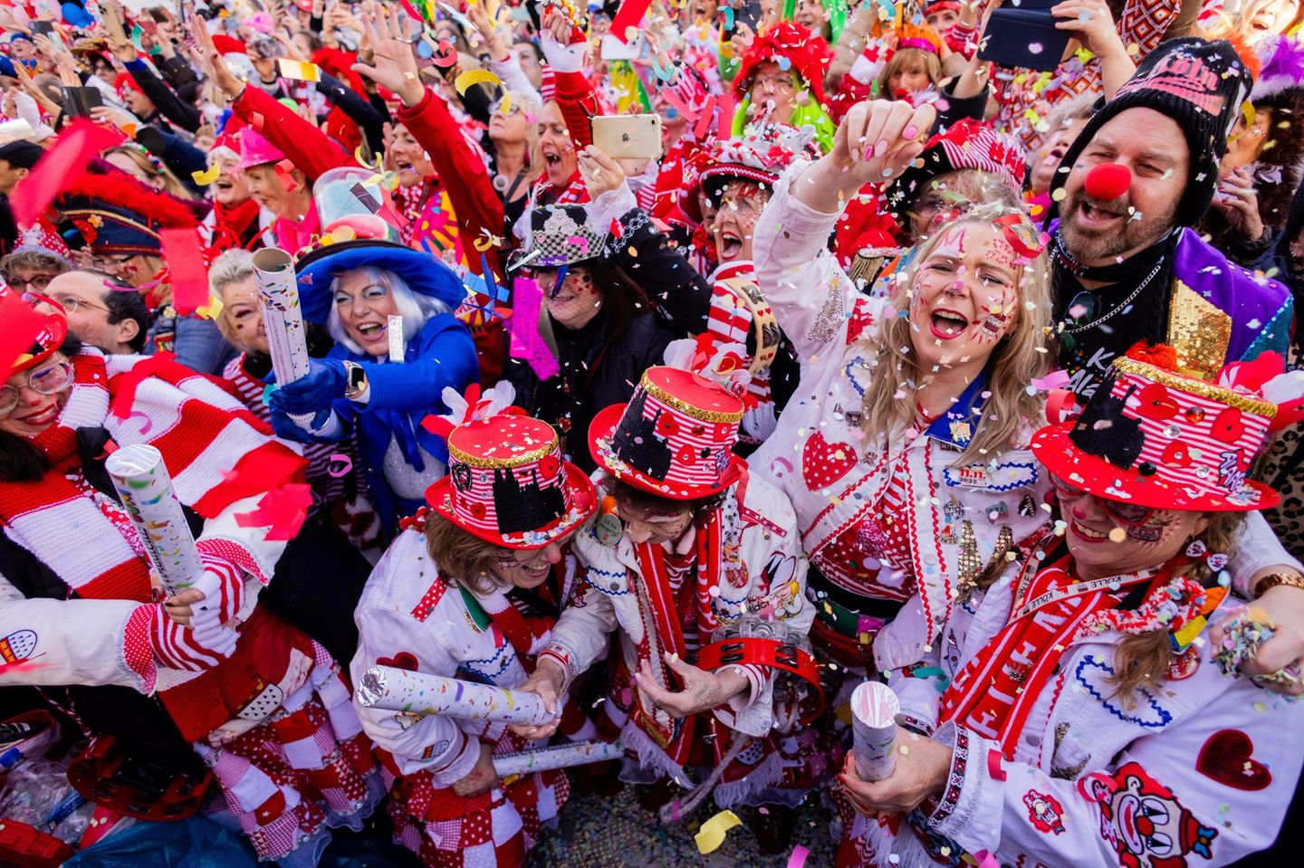 Mit Alaaf und Helau starteten die Jecken und Narren in die fünfte Jahreszeit