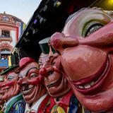 Große Köpfe, große Stimmung: Die Schwellköppe eröffnen in Mainz den Fastnachtsbeginn