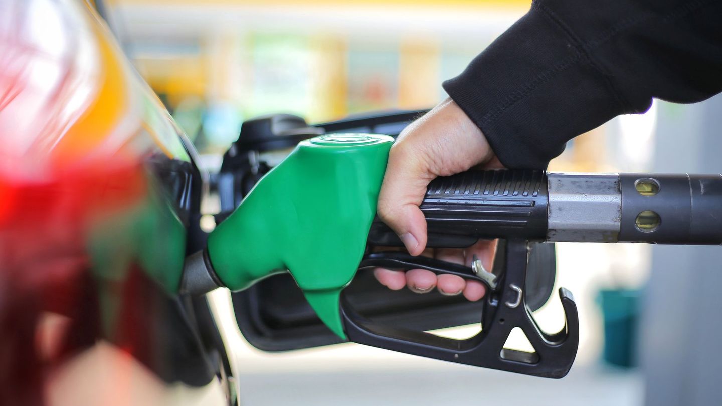 Alleine durch die CO₂-Abgabe könnten Benzin und Diesel bis zu drei Cent pro Liter teurer werden.