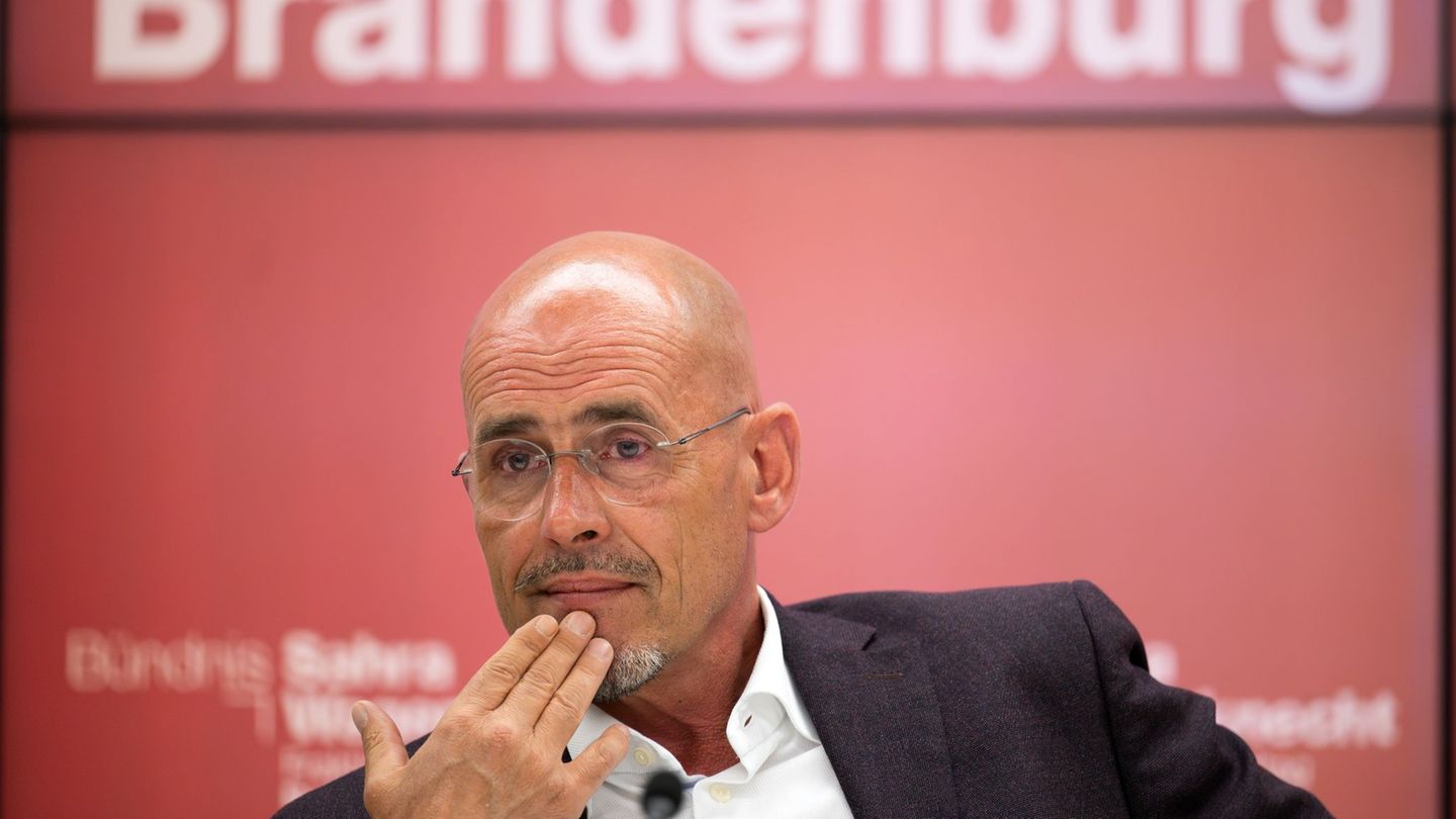 Brandenburgs BSW-Fraktionschef Niels-Olaf Lüders erläutert die Strategie seiner Fraktion in der Koalitionskrise mit der SPD. (Ar