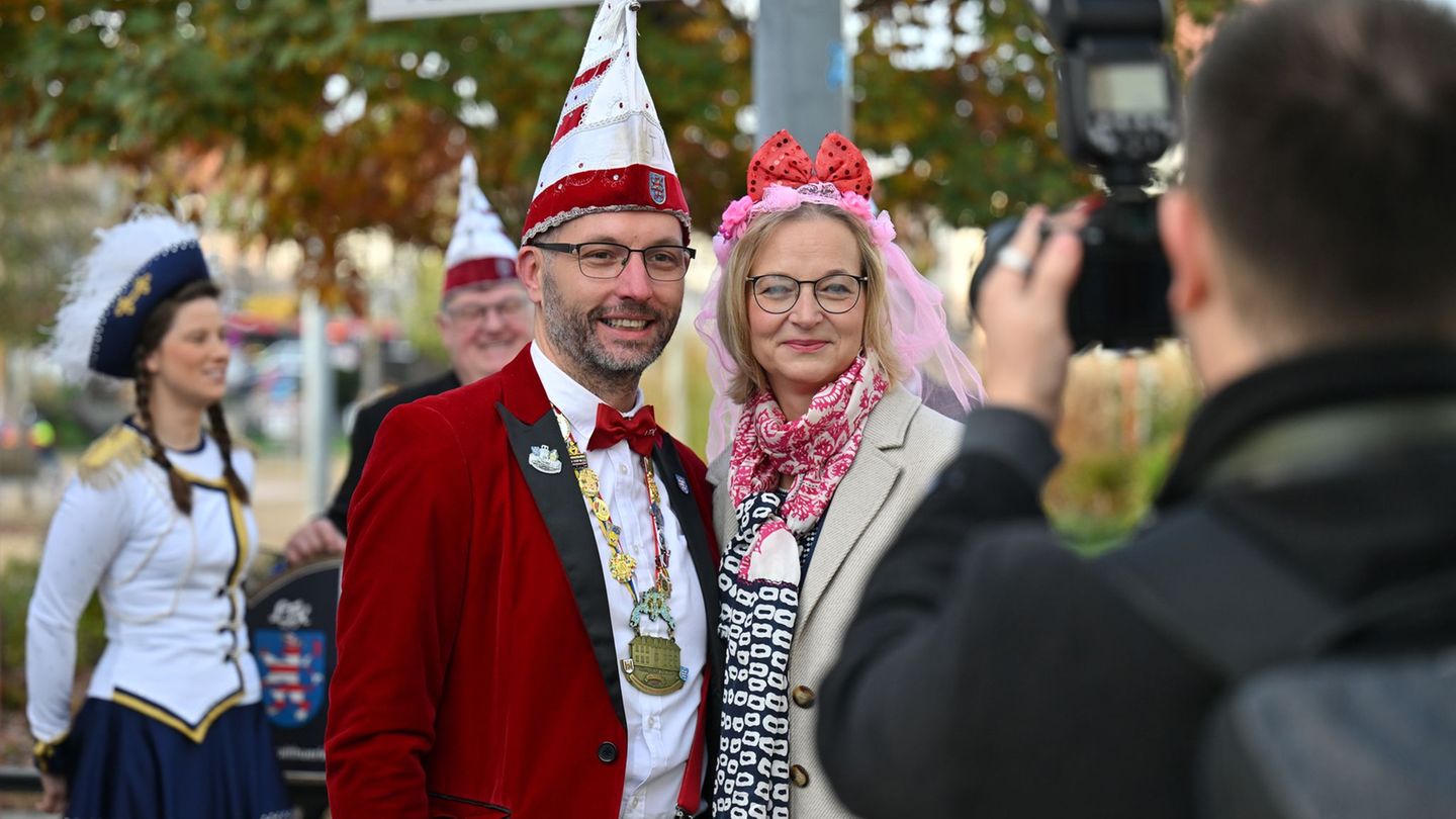 Führungspersonen treffen aufeinander: Die stellvertretende Ministerpräsidentin Katja Wolf (BSW) stellte sich beim närrischen Stu