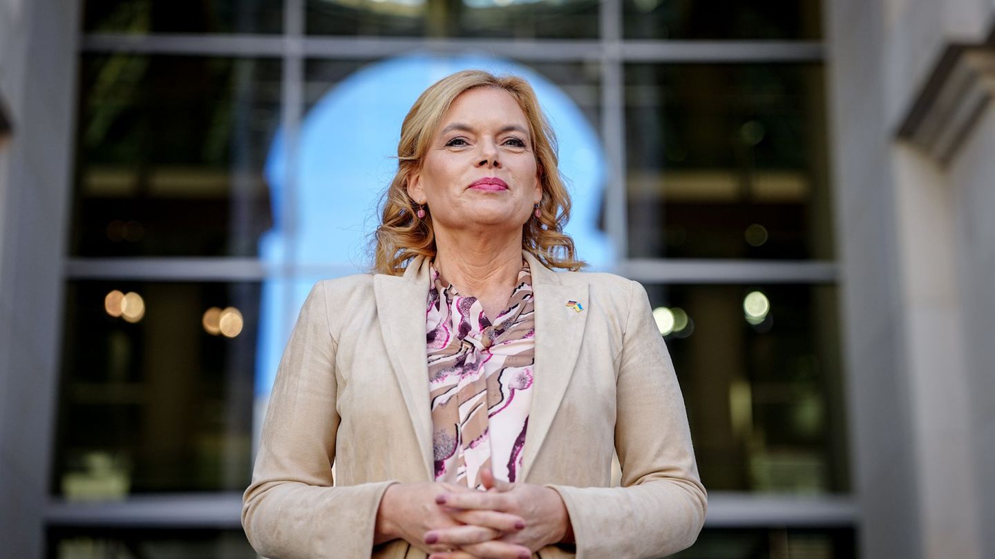 Julia Klöckner war 1994/1995 Weinkönigin von Nahe und 1995/1996 Deutsche Weinkönigin. (Archivbild) Foto: Kay Nietfeld/dpa