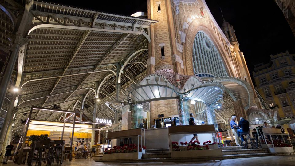Der Mercado de Colón. Die alte Markthalle aus dem 19. Jahrhundert beherbergt heute zahlreiche Restaurants und Cafés