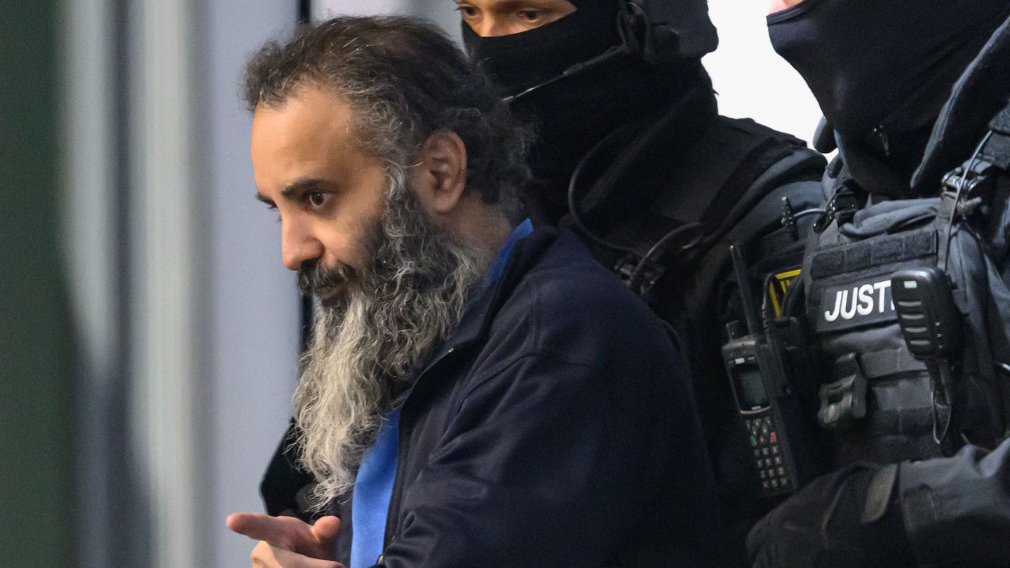 Der Angeklagte Taleb al-Abdulmohsen äußerte sich am zweiten Tag konkret zum Anschlag. Foto: Hendrik Schmidt/dpa