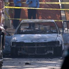 Ausgebranntes Auto in Pakistans Hauptstadt Islamabad