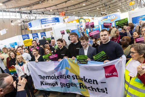 Demokratie: Demo auf der Didacta