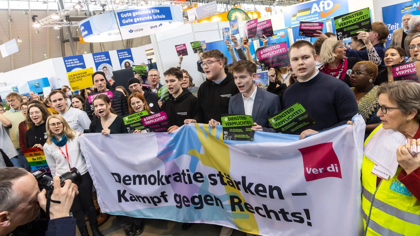 Demokratie: Demo auf der Didacta