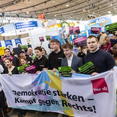 Demokratie: Demo auf der Didacta