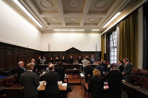 Die Beteiligten am Block-Prozess sind zum 21. Mal im Gerichtssaal zusammengekommen. Foto: Marcus Brandt/Pool dpa/dpa