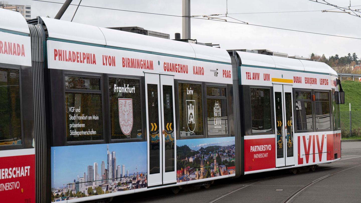 Nun ist die Partnerschaft zwischen Frankfurt und Lwiw auch im Straßenbild sichtbar. Foto: Boris Roessler/dpa