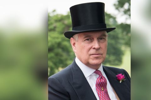 Der Ex-Prinz hat jetzt einen bürgerlichen Namen: Andrew Mountbatten Windsor. Oder doch Andrew Mountbatten-Windsor?