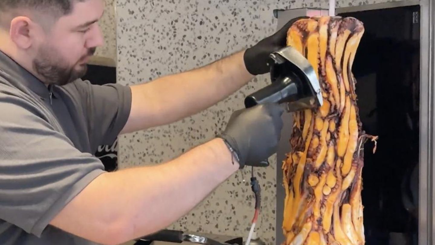 Tentakel im Fladenbrot: Oktopus-Kebab in Karlsruhe spaltet Meinungen von Dönerfans