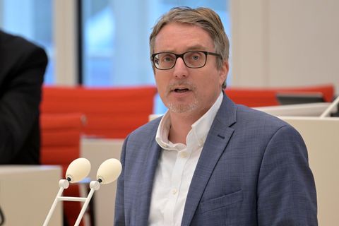 Der Brandenburger SPD-Fraktionsvorsitzende Björn Lüttmann richtet angesichts der Koalitionskrise einen Appell an das BSW. (Archi