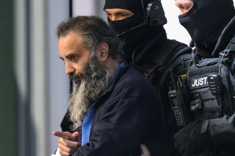 Der Angeklagte Taleb al-Abdulmohsen nannte am zweiten Prozesstag schockierende Details zur Tat. Foto: Hendrik Schmidt/dpa