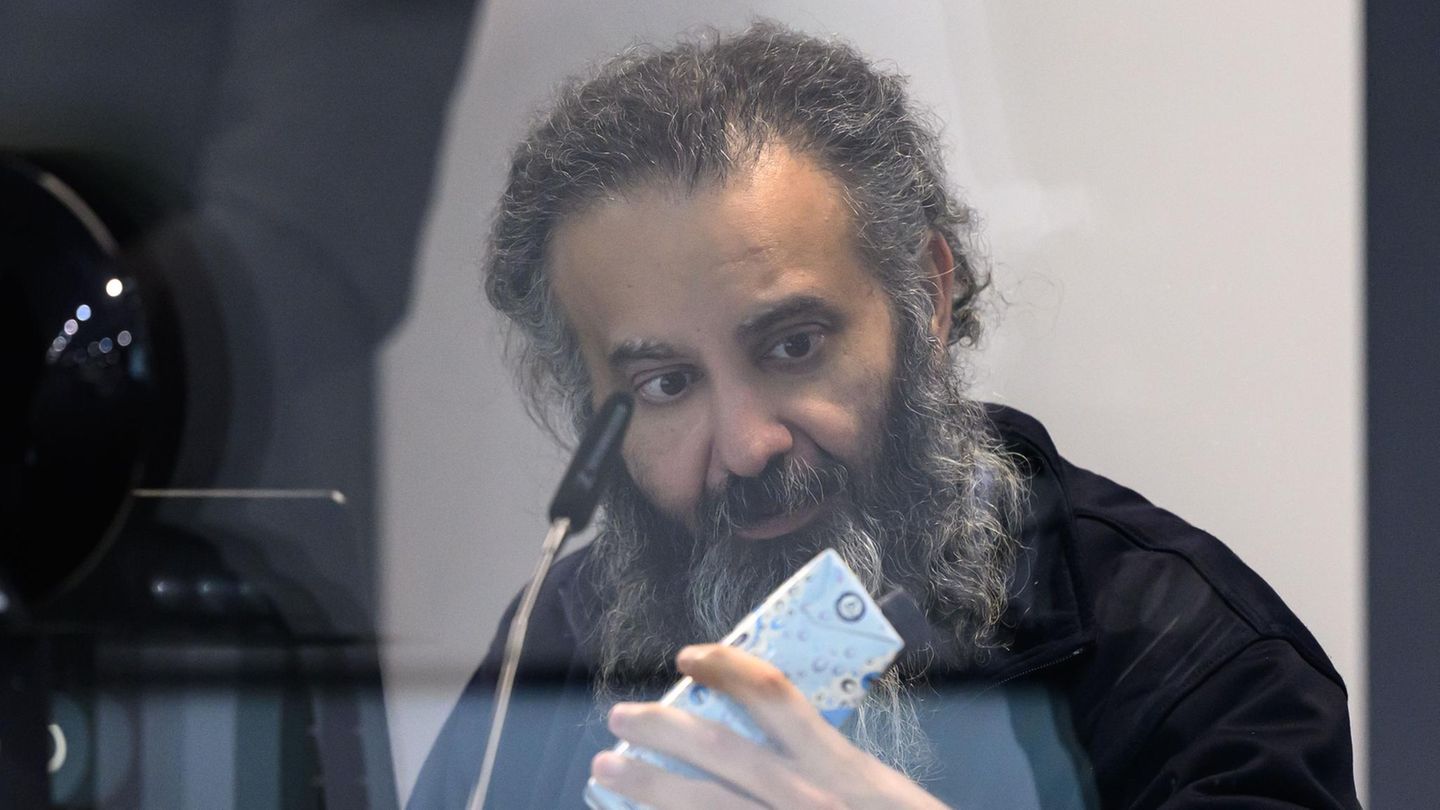 Taleb A. steht vor Gericht, weil er ein Auto in die Menschenmengen auf dem Weihnachtsmarkt in Magdeburg gelenkt hat