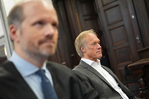 Die Verteidigung des Angeklagten Gerhard Delling beantragte die Aussetzung des Verfahrens. Foto: Marcus Brandt/Pool dpa/dpa