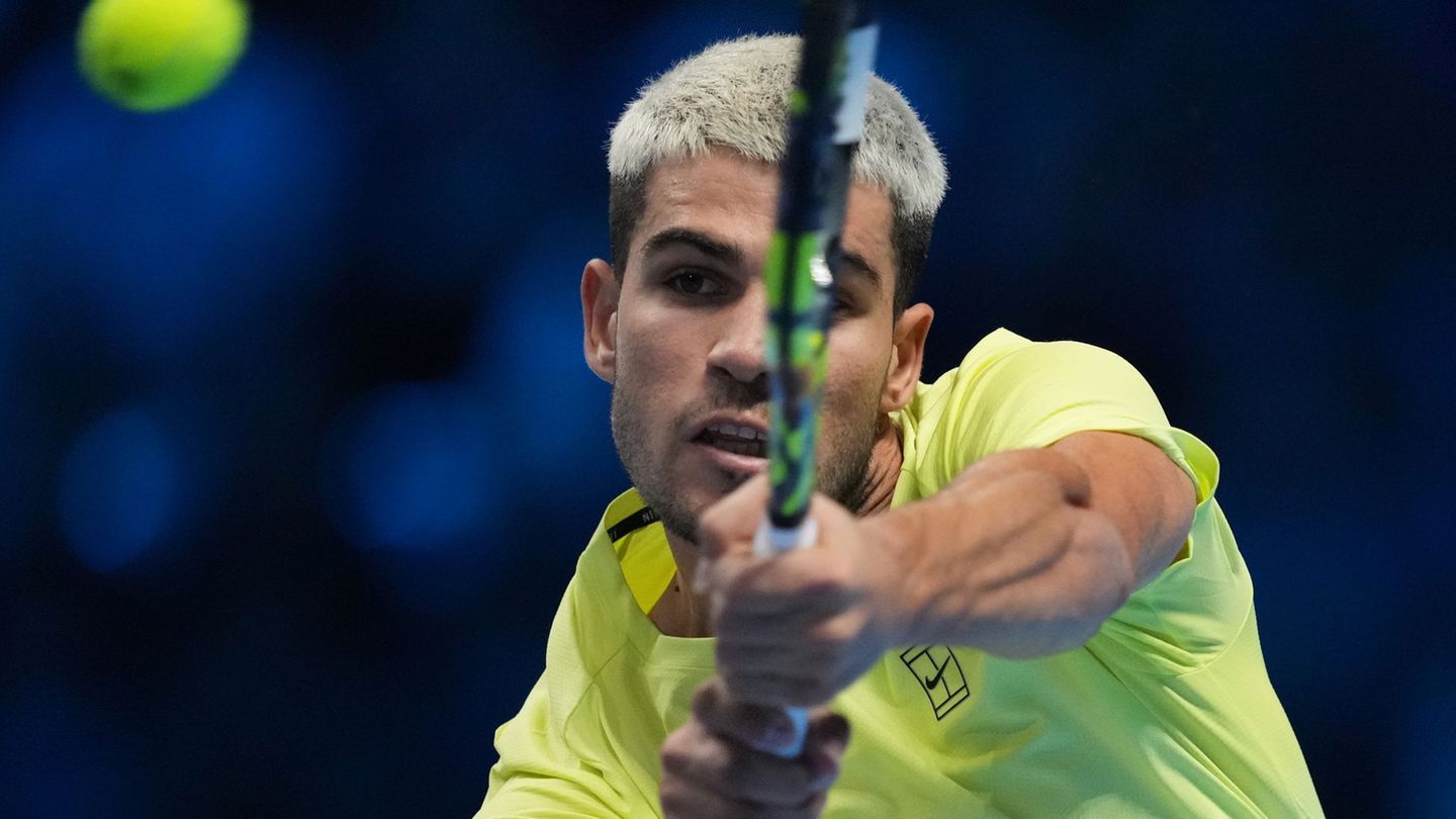 ATP Finals im Tennis: Nach Kraftakt: Alcaraz bezwingt Fritz bei ATP Finals